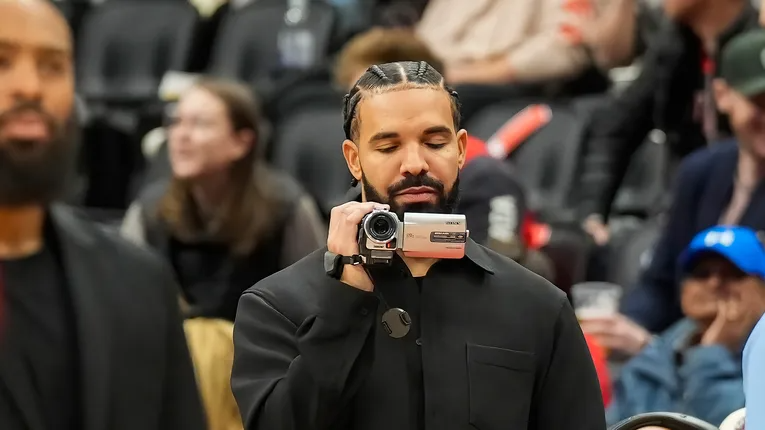 Drake Takes Aim At Kendrick Lamar With 
